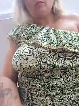 Snapshot of lady_charlyne chatting on January 18, 6:21 pm lady charlyne online show from January 18, 6:21 pm