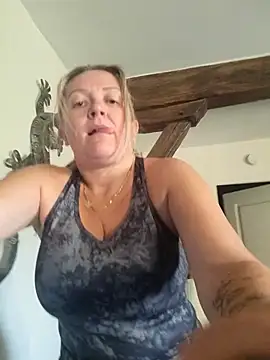 Snapshot of lady_charlyne chatting on February 26, 9:32 am lady charlyne online show from February 26, 9:32 am