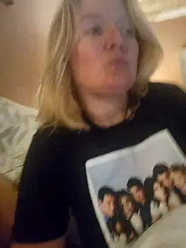 Snapshot of lady_charlyne chatting on February 26, 8:11 pm lady charlyne online show from February 26, 8:11 pm