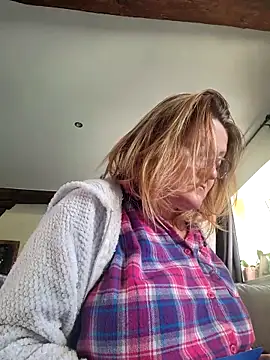 Snapshot of lady_charlyne chatting on November 25, 9:20 am lady charlyne online show from November 25, 9:20 am