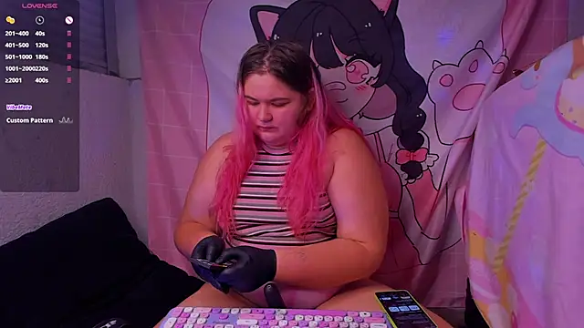 Freakcute  online show from December 7, 3:41 pm