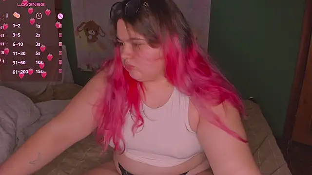 Freakcute  online show from March 4, 9:11 pm