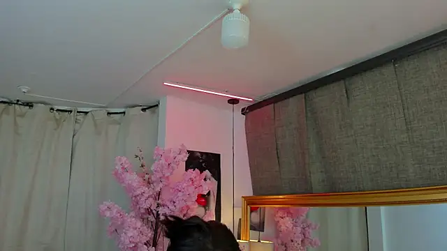 IsseyMz online show from December 25, 7:35 am