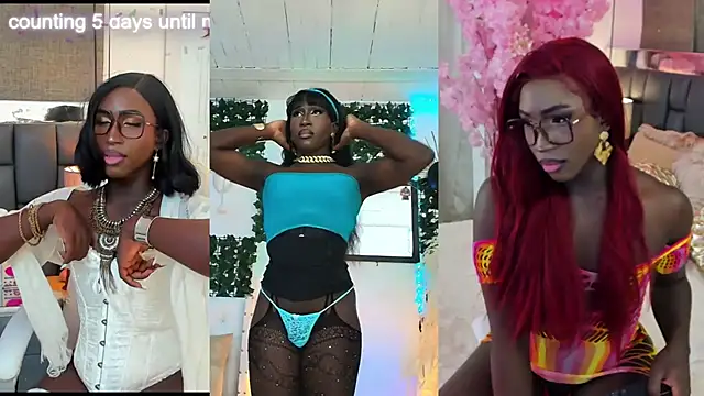 Snapshot of IsseyMz chatting on April 15, 1:01 am IsseyMz online show from April 15, 1:01 am