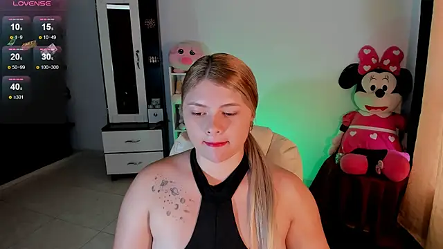 chloejones   online show from March 3, 9:15 pm