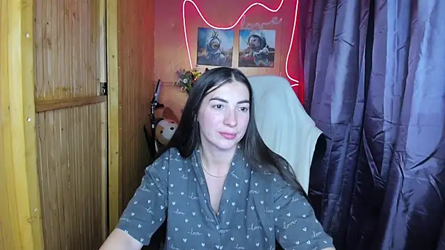 Fiery Brunette  online show from December 26, 6:01 pm