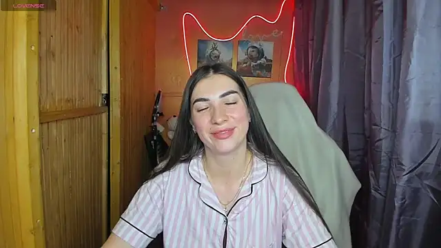 Fiery Brunette  online show from February 20, 6:50 am