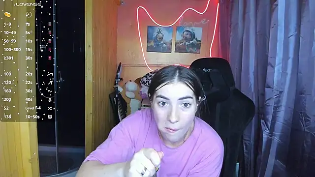 Fiery Brunette  online show from March 6, 9:25 am