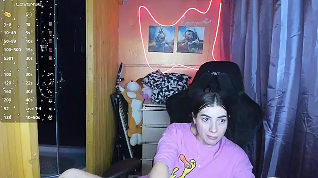 Fiery Brunette  online show from March 6, 1:35 pm