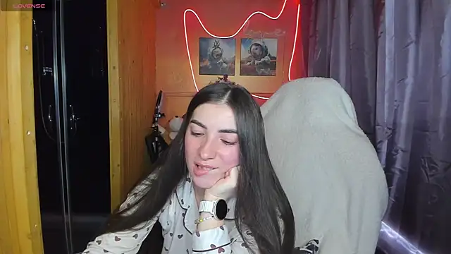 Fiery Brunette  online show from March 12, 8:30 am