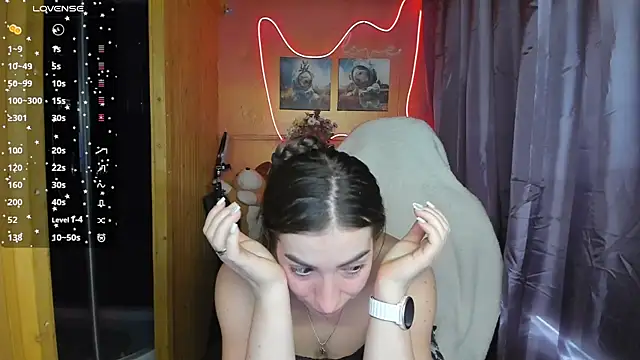 Fiery Brunette  online show from March 15, 8:37 am