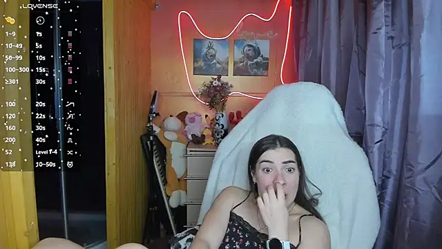 Fiery Brunette  online show from March 15, 11:40 am