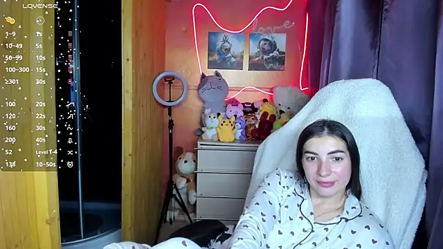 Fiery Brunette  online show from October 8, 5:54 pm