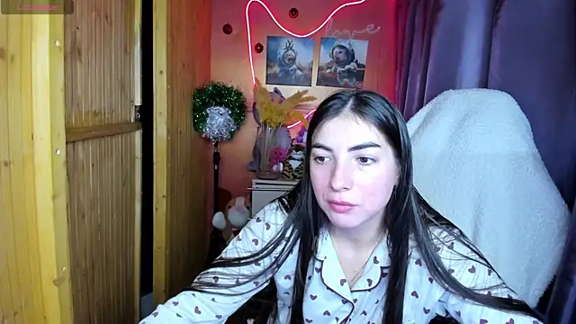 Snapshot of Fiery_Brunette_ chatting on December 18, 6:52 am Fiery Brunette online show from December 18, 6:52 am