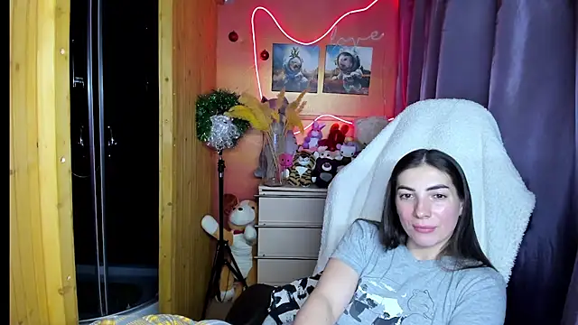 Fiery Brunette  online show from January 12, 10:09 am