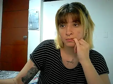 Mia foster1 online show from May 14, 2:07 am