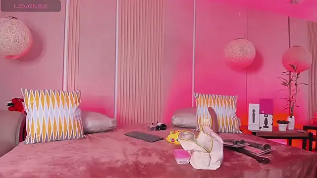 sabrina shark  online show from March 13, 2:51 am