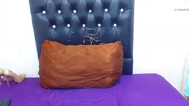 JUICYASSxxx online show from March 12, 11:44 pm