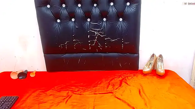 JUICYASSxxx online show from March 18, 4:37 pm