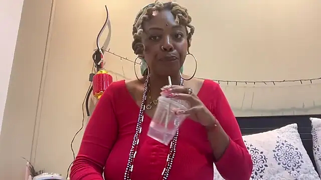 ChocolateCakeQueen online show from March 7, 1:09 am