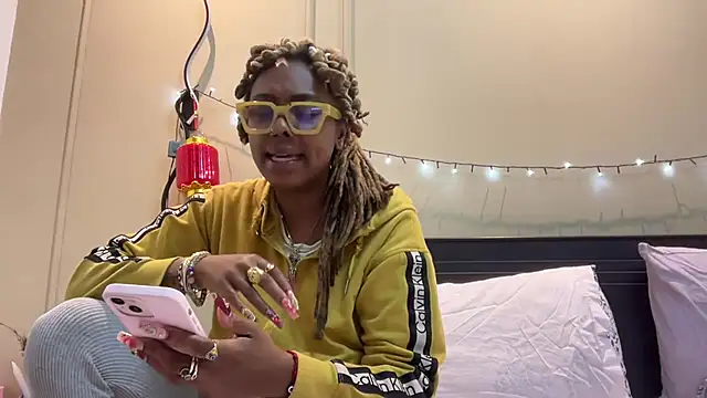 ChocolateCakeQueen online show from March 9, 5:44 am