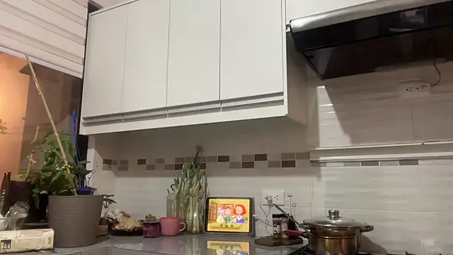 ChocolateCakeQueen online show from October 8, 12:19 am