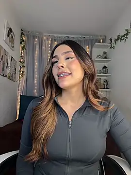 Snapshot of HazzelGray chatting on January 31, 7:11 pm HazzelGray online show from January 31, 7:11 pm