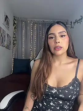 Snapshot of HazzelGray chatting on February 3, 4:34 pm HazzelGray online show from February 3, 4:34 pm