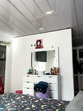 hannahb-e online show from November 4, 1:54 pm