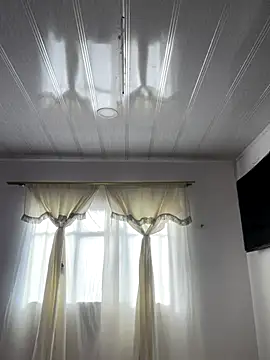 hannahb-e online show from December 5, 1:09 pm