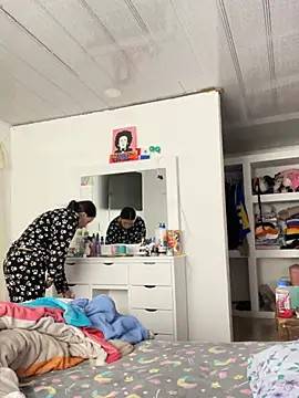 hannahb-e online show from April 19, 3:00 pm