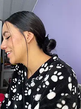 hannahb-e online show from April 19, 6:10 pm