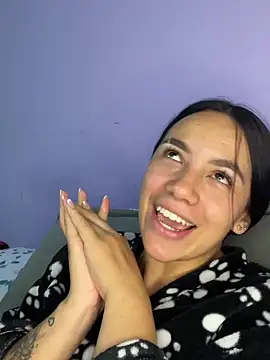 hannahb-e online show from April 21, 2:51 am