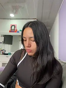 hannahb-e online show from April 22, 3:46 pm