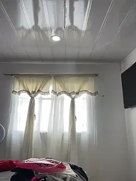 Snapshot of hannahb-e chatting on May 20, 8:48 pm hannahb-e online show from May 20, 8:48 pm