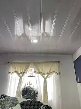 hannahb-e online show from June 26, 1:37 pm