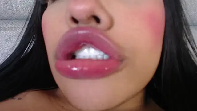 emily brontee  online show from December 7, 6:04 pm