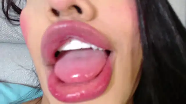 emily brontee  online show from December 10, 3:01 pm