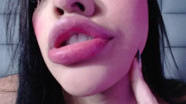 emily brontee  online show from December 20, 12:38 pm