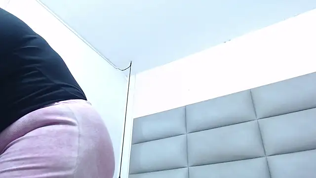 emily brontee  online show from October 18, 1:12 pm