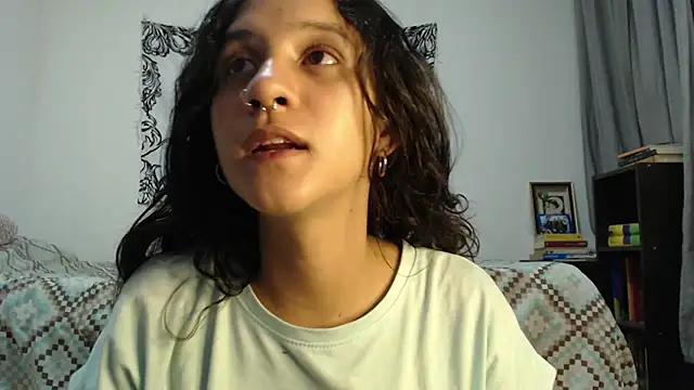 AlinaWoolf  online show from December 19, 3:07 am