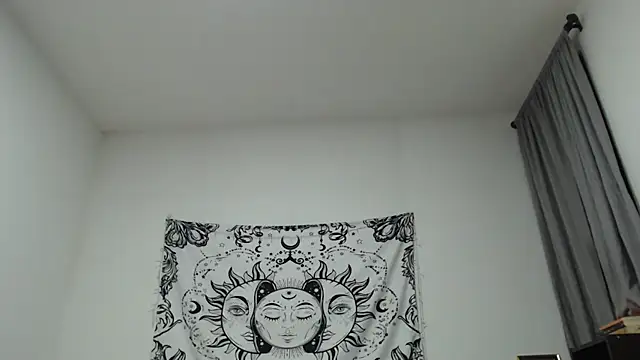 AlinaWoolf  online show from January 24, 4:27 am