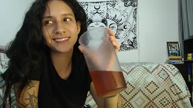 AlinaWoolf  online show from February 4, 2:39 am