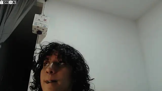 AlinaWoolf  online show from September 15, 3:06 am