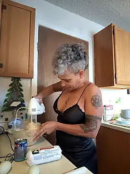 CeceilaMoon online show from January 10, 4:53 pm