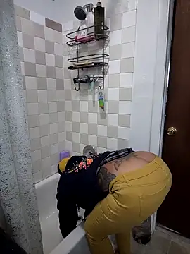 CeceilaMoon online show from April 28, 3:50 pm