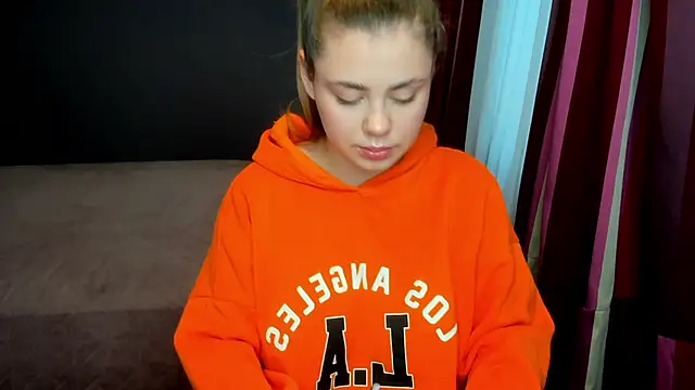 IsabellaBler online show from December 5, 6:55 am