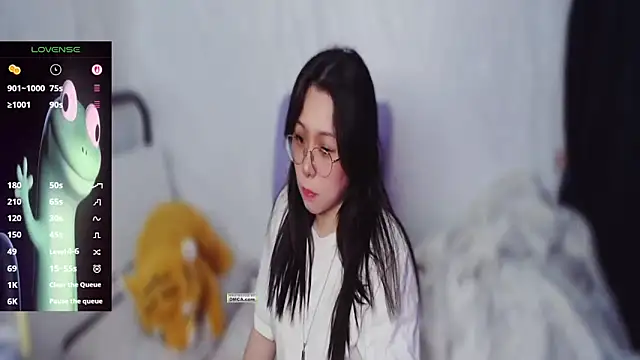 mememe 1006  online show from April 30, 3:29 pm