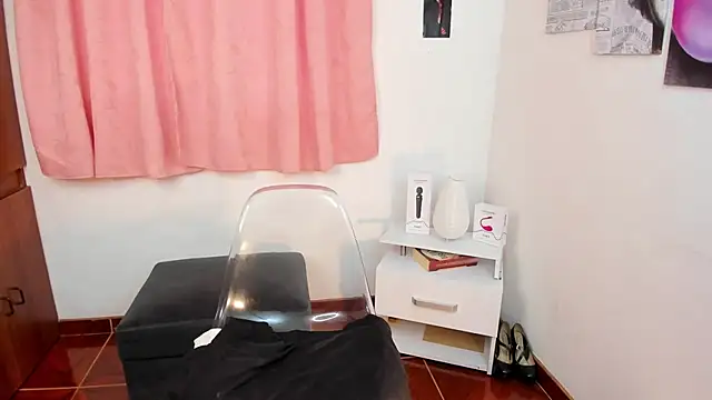 Snapshot of Michelle_se chatting on February 28, 12:09 pm Michelle se online show from February 28, 12:09 pm