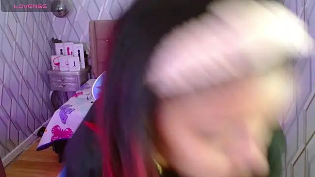 Snapshot of NicolleTaylor chatting on February 13, 2:45 am NicolleTaylor online show from February 13, 2:45 am